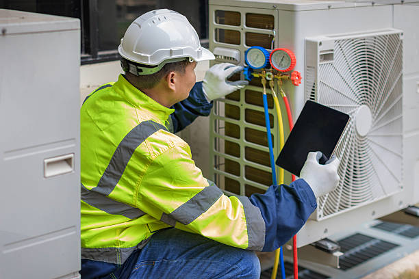 Professional Hvac technician working in Greendale, IN